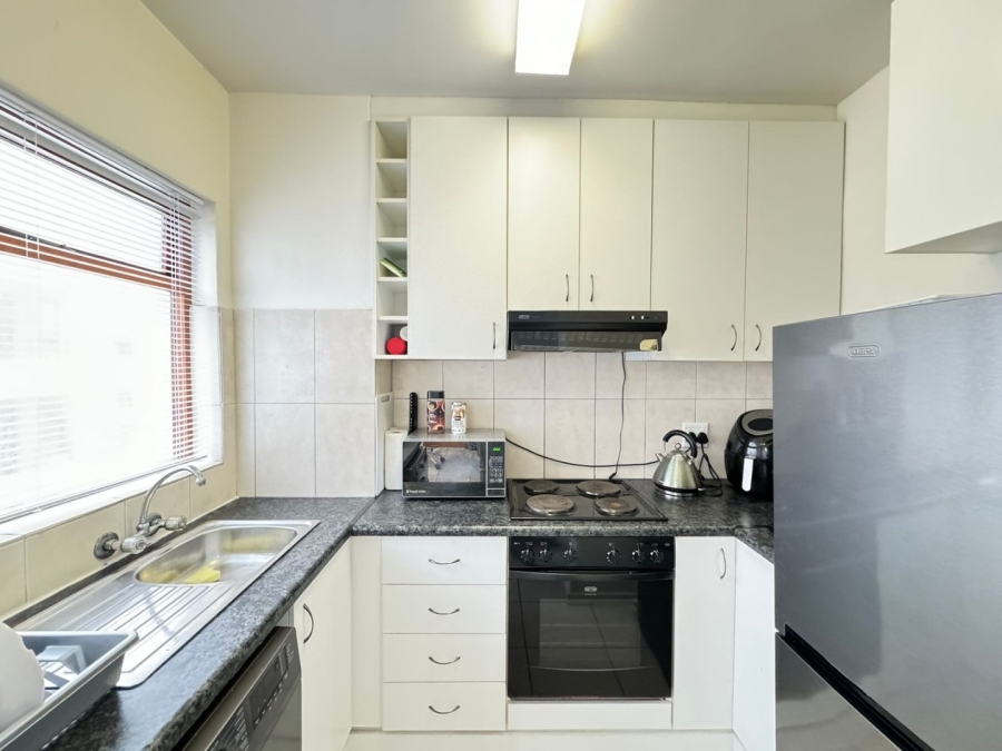 To Let 1 Bedroom Property for Rent in Sea Point Western Cape